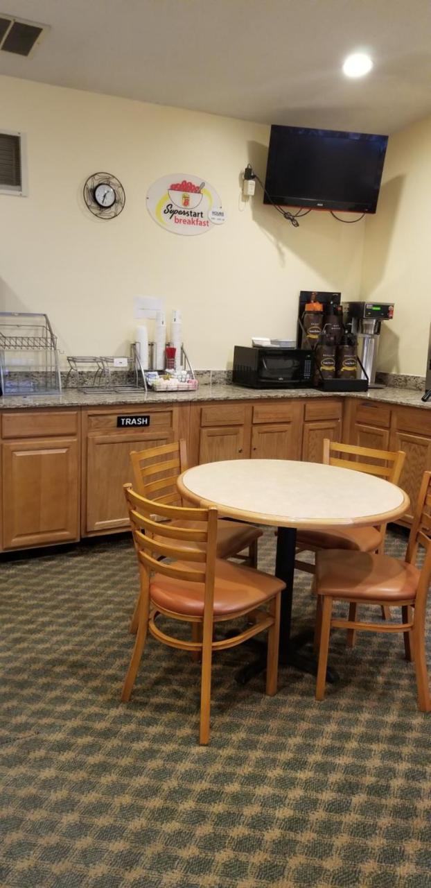 Отель Super 8 By Wyndham East Stroudsburg - Poconos Экстерьер фото